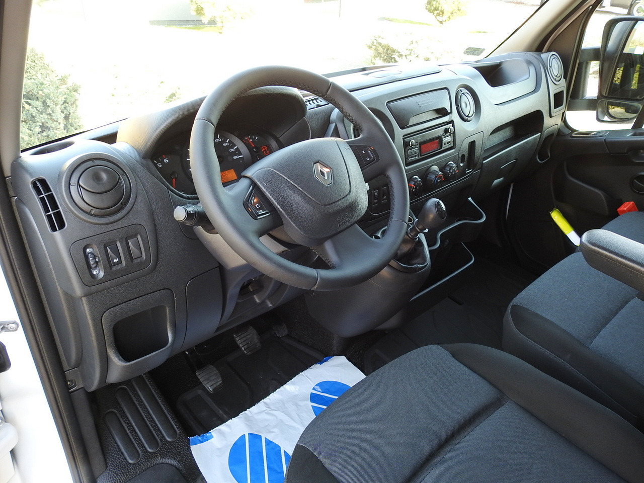 RENAULT MASTER TARPAULIN 10 PALLETS CRUISE CONTROL AIR CONDITIONING PNEUMATICS  170HP - Carrinha de lona: foto 2 RENAULT MASTER TARPAULIN 10 PALLETS CRUISE CONTROL AIR CONDITIONING PNEUMATICS  170HP - Carrinha de lona: foto 2