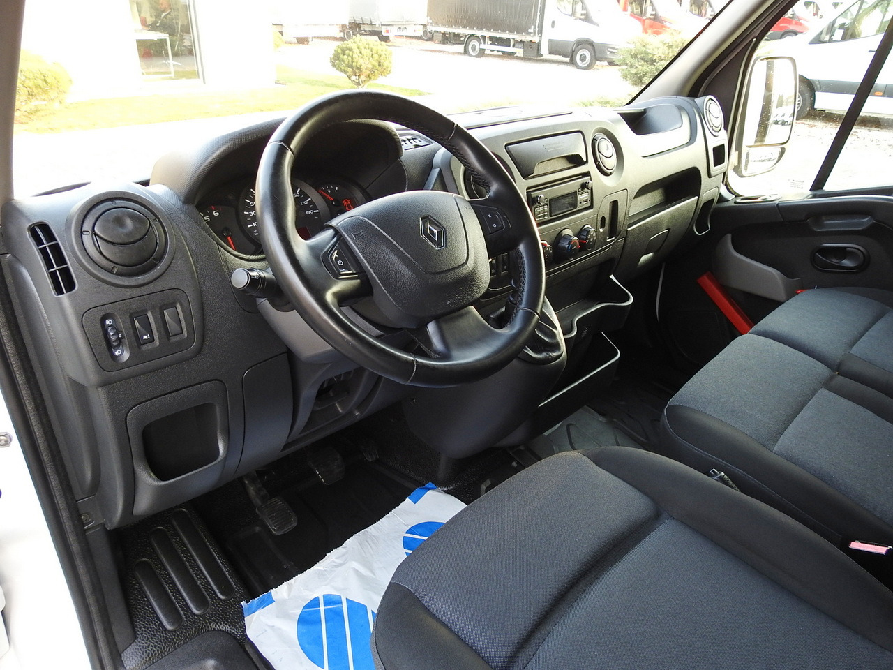 RENAULT MASTER TARPAULIN 10 PALLETS WEBASTO CRUISE CONTROL AIR CONDITIONING PNEUMATICS 170HP - Carrinha de lona: foto 2 RENAULT MASTER TARPAULIN 10 PALLETS WEBASTO CRUISE CONTROL AIR CONDITIONING PNEUMATICS 170HP - Carrinha de lona: foto 2