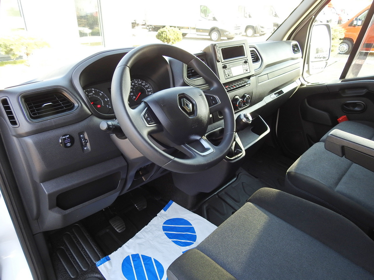 RENAULT MASTER TARPAULIN 10 PALLETS WEBASTO CRUISE CONTROL LED LIGHTS PNEUMATICS AIR CONDITIONING 165HP - Carrinha de lona: foto 2 RENAULT MASTER TARPAULIN 10 PALLETS WEBASTO CRUISE CONTROL LED LIGHTS PNEUMATICS AIR CONDITIONING 165HP - Carrinha de lona: foto 2