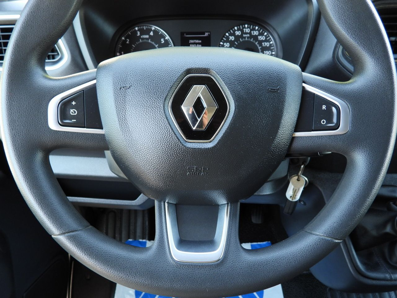 Carrinha de lona RENAULT MASTER  TARPAULIN 10 PALLETS WEBASTO CRUISE CONTROL LED LIGHTS PNEUMATICS AIR CONDITIONING  165HP: foto 35