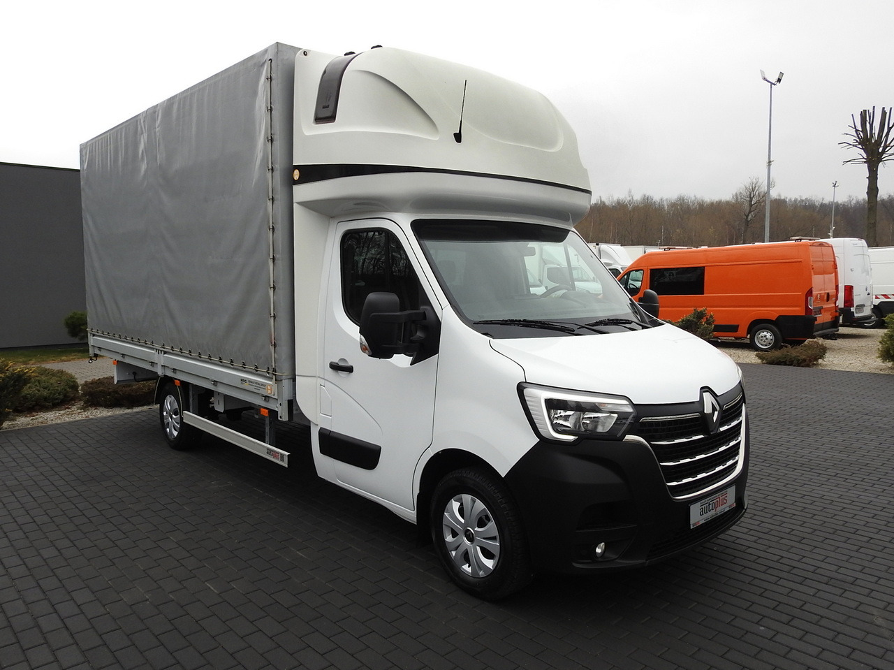 RENAULT MASTER TARPAULIN 10 PALLETS WEBASTO CRUISE CONTROL LED LIGHTS PNEUMATICS AIR CONDITIONING 165HP - Carrinha de lona: foto 4 RENAULT MASTER TARPAULIN 10 PALLETS WEBASTO CRUISE CONTROL LED LIGHTS PNEUMATICS AIR CONDITIONING 165HP - Carrinha de lona: foto 4