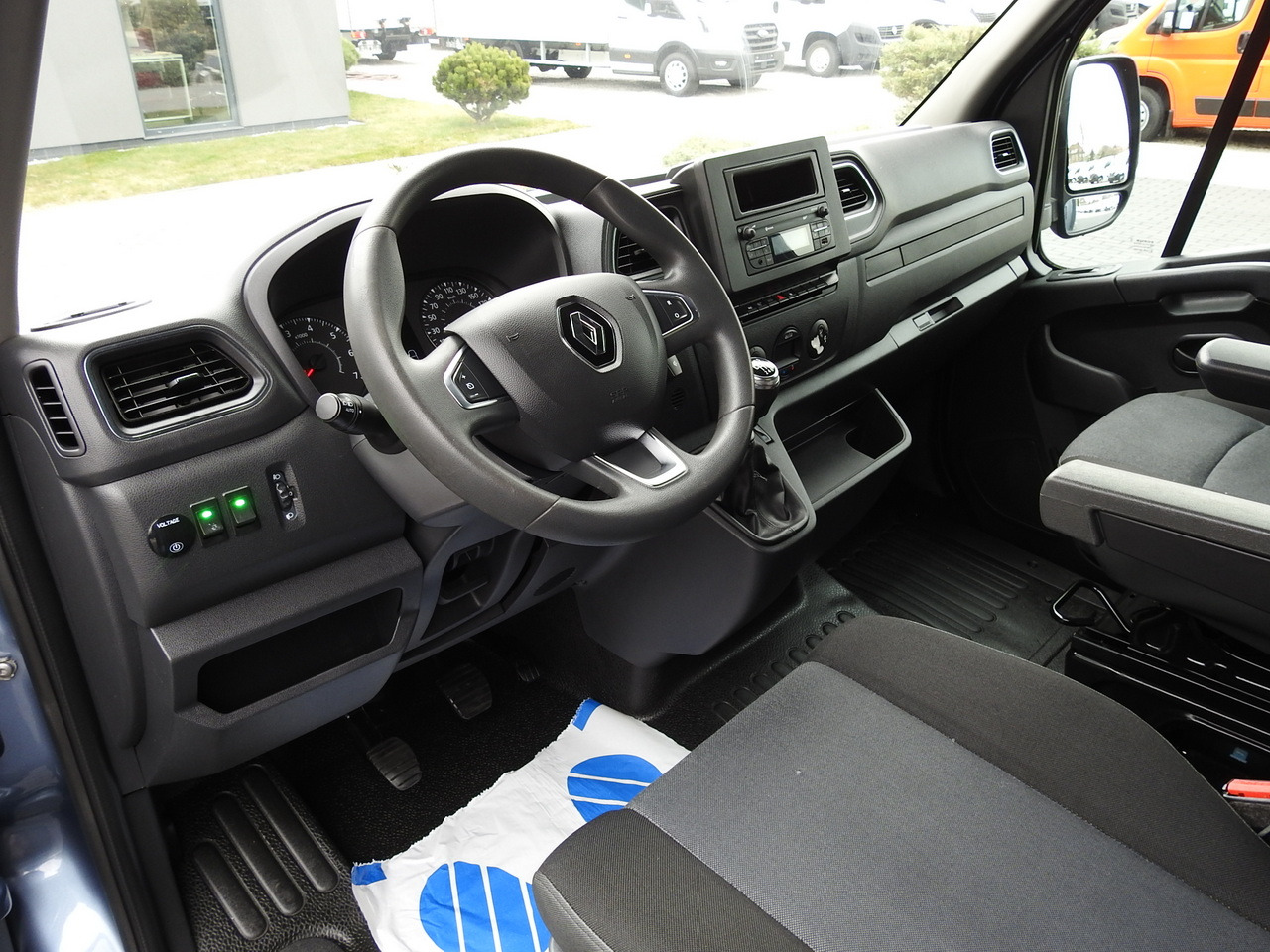 RENAULT MASTER  TARPAULIN 10 PALLETS WEBASTO CRUISE CONTROL LED LIGHTS PNEUMATICS AIR CONDITIONING  165HP - Carrinha de lona: foto 2 RENAULT MASTER  TARPAULIN 10 PALLETS WEBASTO CRUISE CONTROL LED LIGHTS PNEUMATICS AIR CONDITIONING  165HP - Carrinha de lona: foto 2