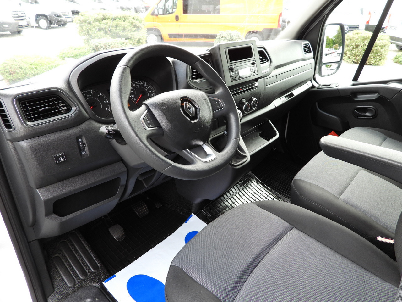 RENAULT MASTER TARPAULIN 10 PALLETS WEBASTO CRUISE CONTROL LED LIGHTS PNEUMATICS AIR CONDITIONING  165HP - Carrinha de lona: foto 2 RENAULT MASTER TARPAULIN 10 PALLETS WEBASTO CRUISE CONTROL LED LIGHTS PNEUMATICS AIR CONDITIONING  165HP - Carrinha de lona: foto 2