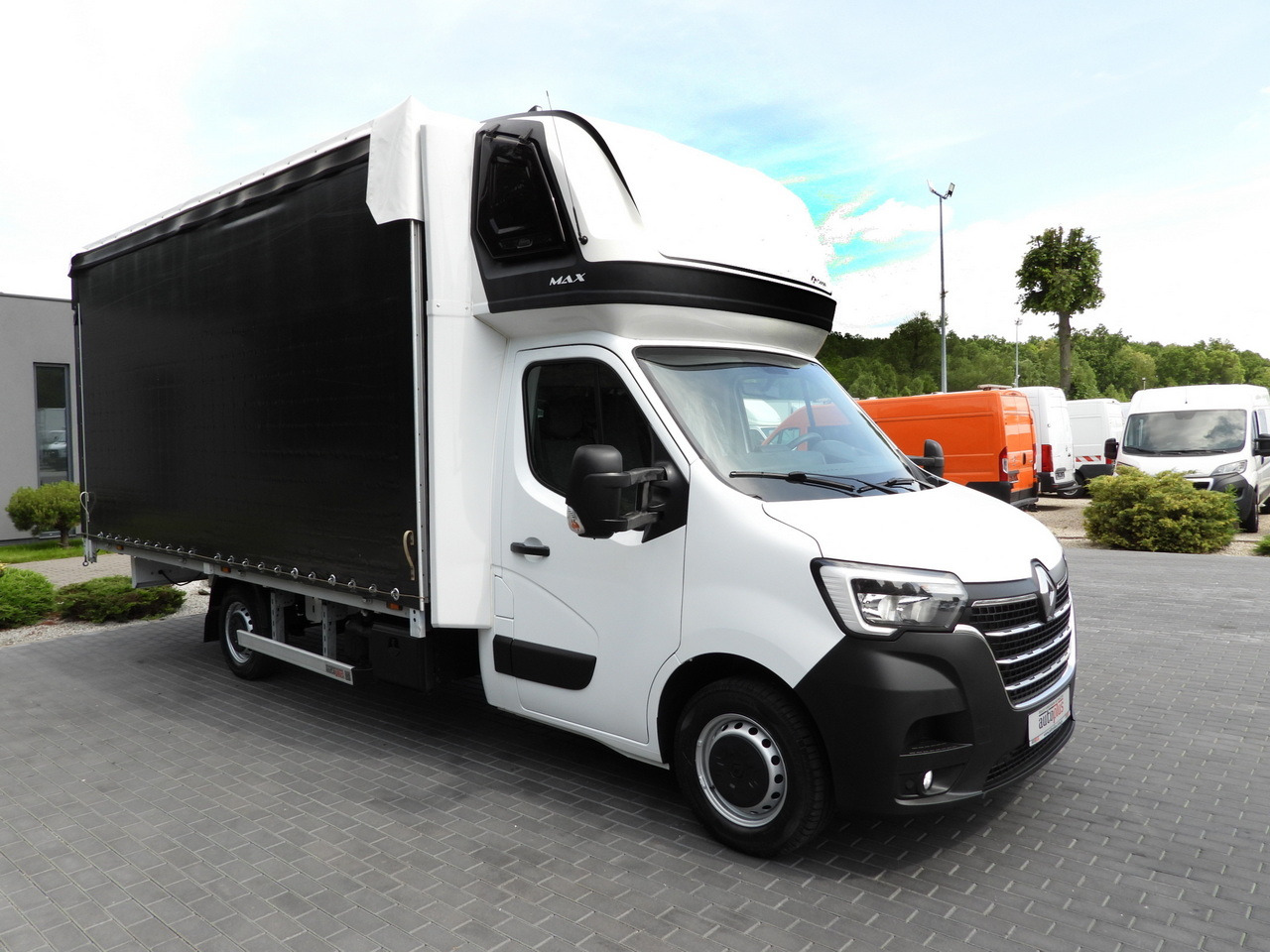RENAULT MASTER TARPAULIN 12 PALLETS WEBASTO CRUISE CONTROL LED LIGHTS PNEUMATICS AIR CONDITIONING 165HP - Carrinha de lona: foto 4 RENAULT MASTER TARPAULIN 12 PALLETS WEBASTO CRUISE CONTROL LED LIGHTS PNEUMATICS AIR CONDITIONING 165HP - Carrinha de lona: foto 4