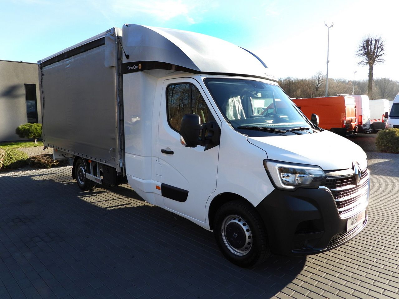 RENAULT MASTER TARPAULIN 8 PALLETS WEBASTO CRUISE CONTROL LED LIGHTS AIR CONDITIONING 165HP - Carrinha de lona: foto 4 RENAULT MASTER TARPAULIN 8 PALLETS WEBASTO CRUISE CONTROL LED LIGHTS AIR CONDITIONING 165HP - Carrinha de lona: foto 4