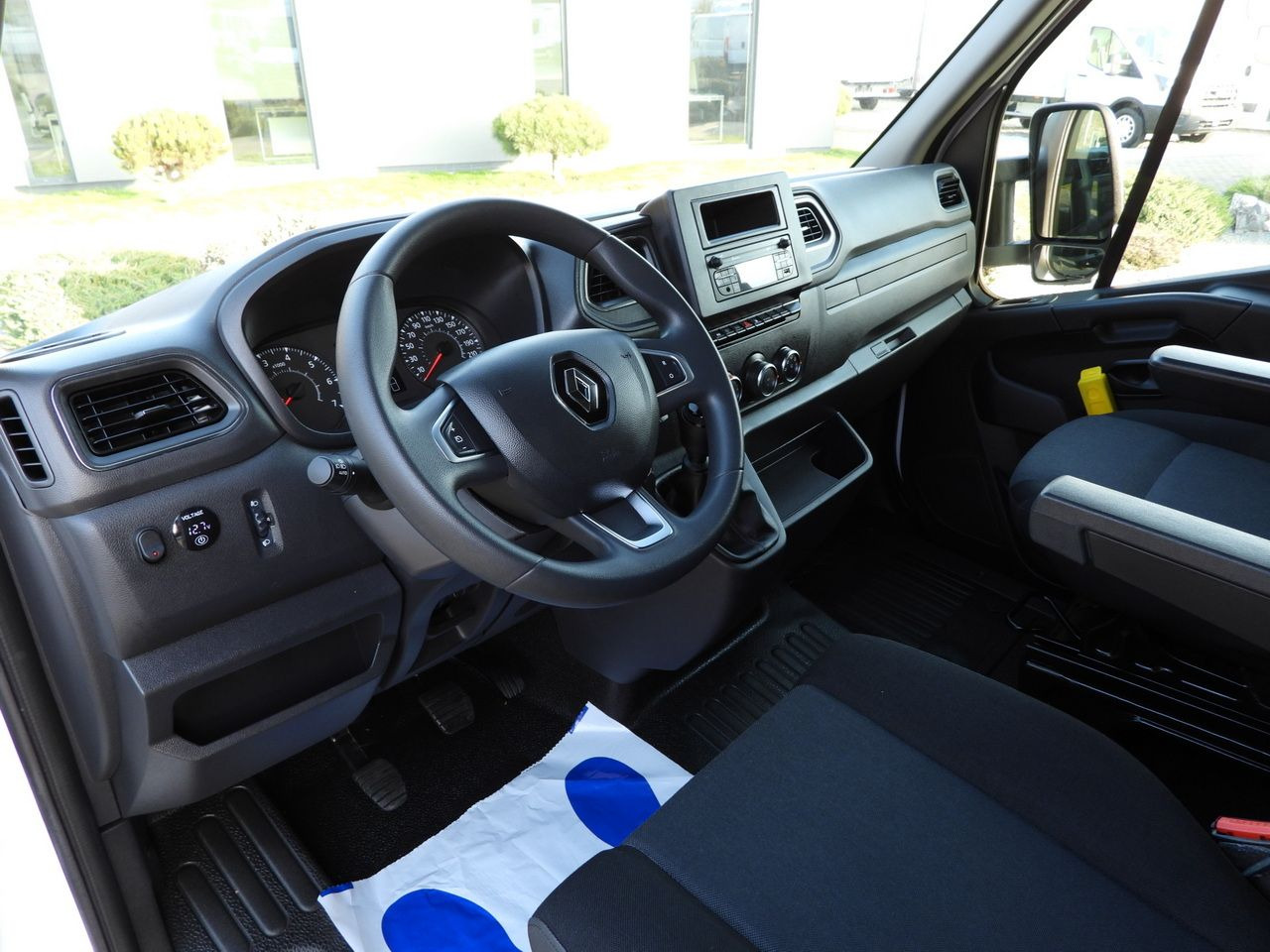 RENAULT MASTER TARPAULIN 8 PALLETS WEBASTO CRUISE CONTROL LED LIGHTS PNEUMATICS AIR CONDITIONING 165HP - Carrinha de lona: foto 2 RENAULT MASTER TARPAULIN 8 PALLETS WEBASTO CRUISE CONTROL LED LIGHTS PNEUMATICS AIR CONDITIONING 165HP - Carrinha de lona: foto 2