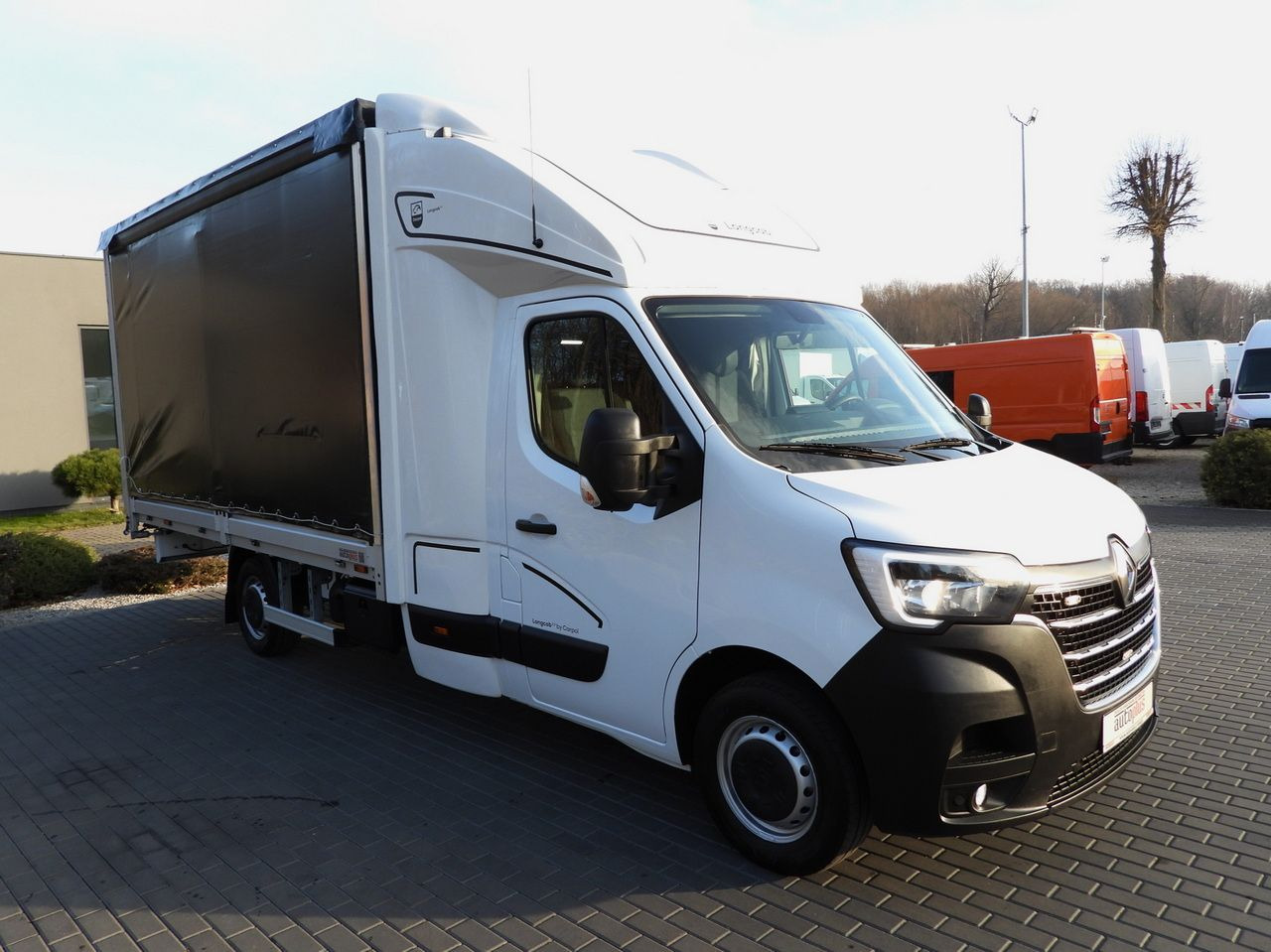 RENAULT MASTER TARPAULIN 8 PALLETS WEBASTO CRUISE CONTROL LED LIGHTS PNEUMATICS AIR CONDITIONING 165HP - Carrinha de lona: foto 4 RENAULT MASTER TARPAULIN 8 PALLETS WEBASTO CRUISE CONTROL LED LIGHTS PNEUMATICS AIR CONDITIONING 165HP - Carrinha de lona: foto 4