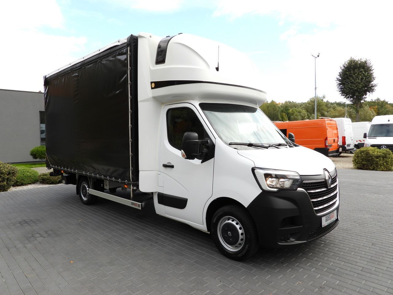 RENAULT MASTER TARPAULIN LIFT 10 PALLETS CRUISE CONTROL LED LIGHTS AIR CONDITIONING 165HP - Carrinha de lona: foto 4 RENAULT MASTER TARPAULIN LIFT 10 PALLETS CRUISE CONTROL LED LIGHTS AIR CONDITIONING 165HP - Carrinha de lona: foto 4