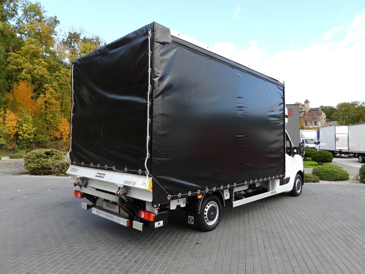 RENAULT MASTER TARPAULIN LIFT 10 PALLETS CRUISE CONTROL LED LIGHTS AIR CONDITIONING 165HP - Carrinha de lona: foto 3 RENAULT MASTER TARPAULIN LIFT 10 PALLETS CRUISE CONTROL LED LIGHTS AIR CONDITIONING 165HP - Carrinha de lona: foto 3