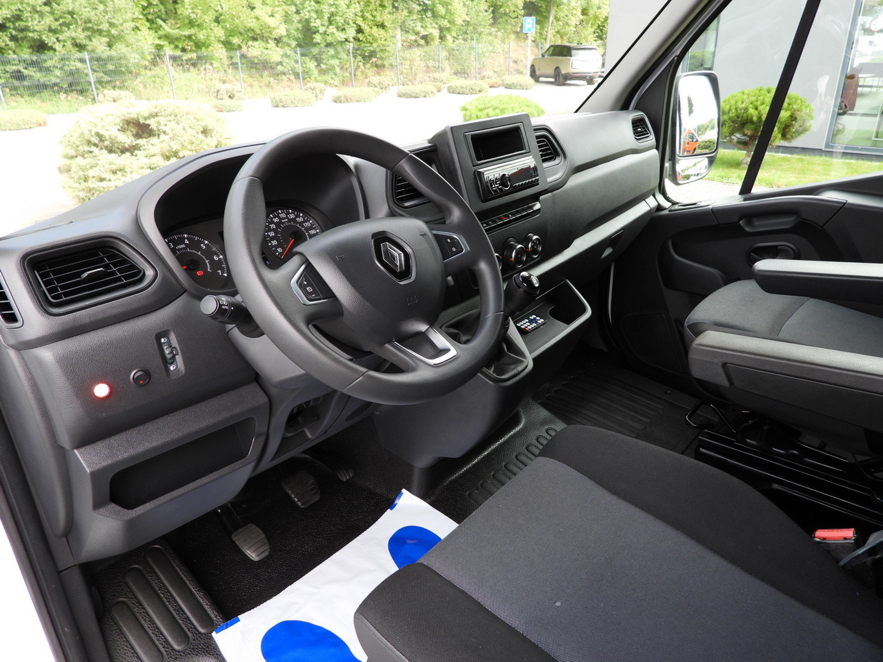 RENAULT MASTER TARPAULIN LIFT 8 PALLETS CRUISE CONTROL LED LIGHTS AIR CONDITIONING  145HP - Carrinha de lona: foto 2 RENAULT MASTER TARPAULIN LIFT 8 PALLETS CRUISE CONTROL LED LIGHTS AIR CONDITIONING  145HP - Carrinha de lona: foto 2