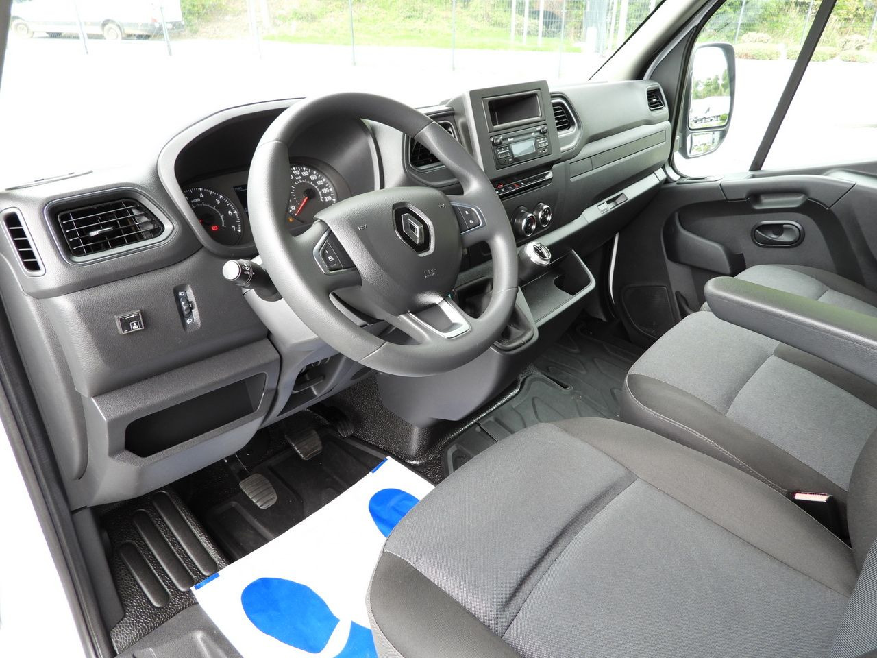 RENAULT MASTER TARPAULIN LIFT 9 PALLETS WEBASTO CRUISE CONTROL LED LIGHTS PNEUMATICS AIR CONDITIONING 165HP - Carrinha de lona: foto 2 RENAULT MASTER TARPAULIN LIFT 9 PALLETS WEBASTO CRUISE CONTROL LED LIGHTS PNEUMATICS AIR CONDITIONING 165HP - Carrinha de lona: foto 2