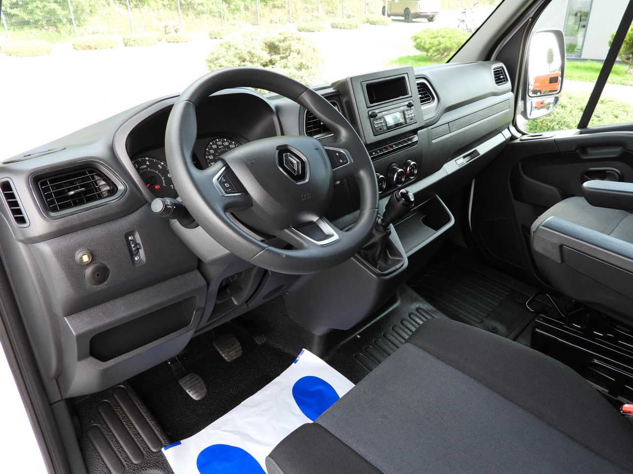 RENAULT MASTER TARPAULIN LIFT 9 PALLETS WEBASTO CRUISE CONTROL LED LIGHTS PNEUMATICS AIR CONDITIONING 165HP - Carrinha de lona: foto 2 RENAULT MASTER TARPAULIN LIFT 9 PALLETS WEBASTO CRUISE CONTROL LED LIGHTS PNEUMATICS AIR CONDITIONING 165HP - Carrinha de lona: foto 2