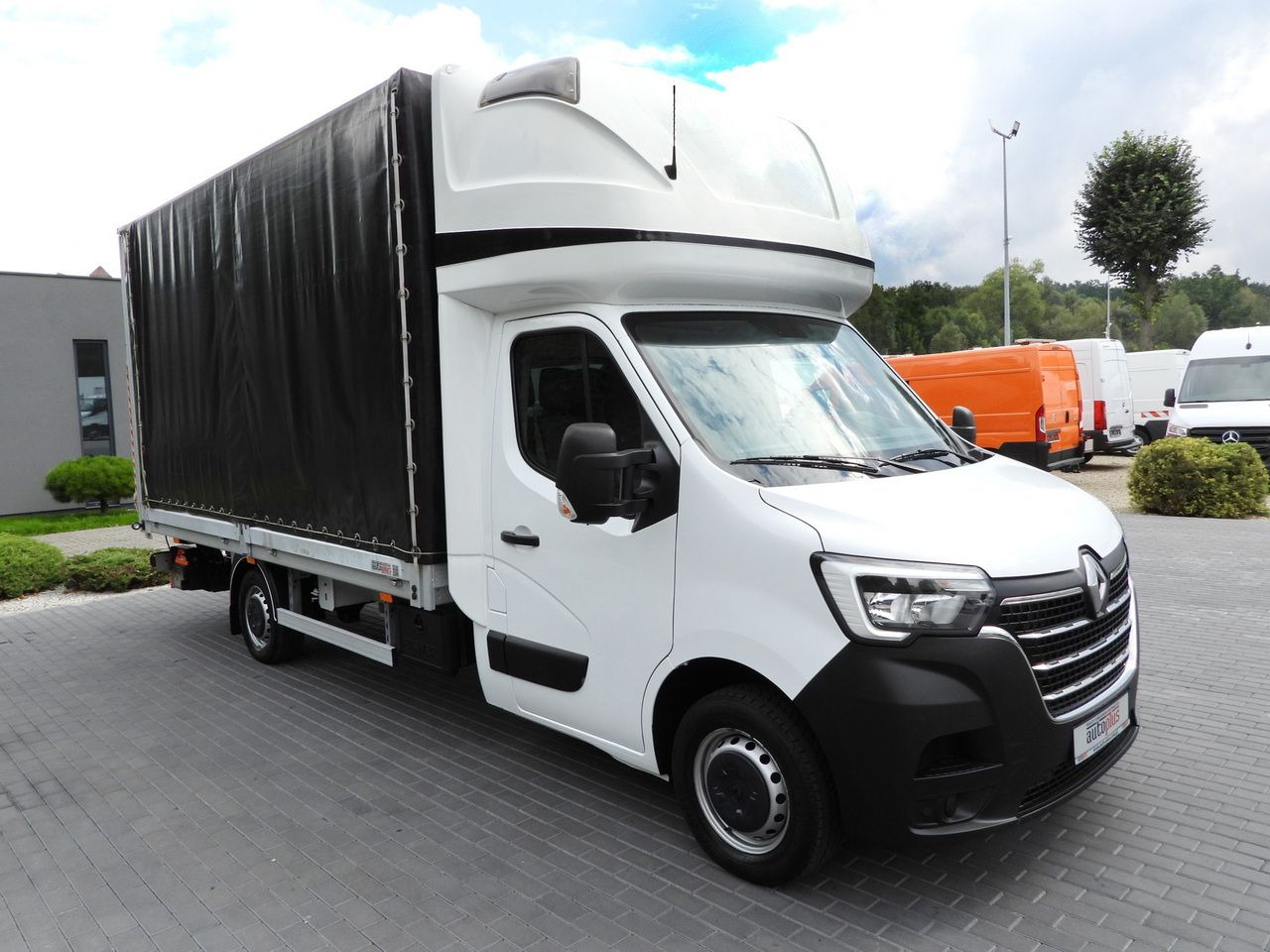 RENAULT MASTER TARPAULIN LIFT 9 PALLETS WEBASTO CRUISE CONTROL LED LIGHTS PNEUMATICS AIR CONDITIONING 165HP - Carrinha de lona: foto 4 RENAULT MASTER TARPAULIN LIFT 9 PALLETS WEBASTO CRUISE CONTROL LED LIGHTS PNEUMATICS AIR CONDITIONING 165HP - Carrinha de lona: foto 4