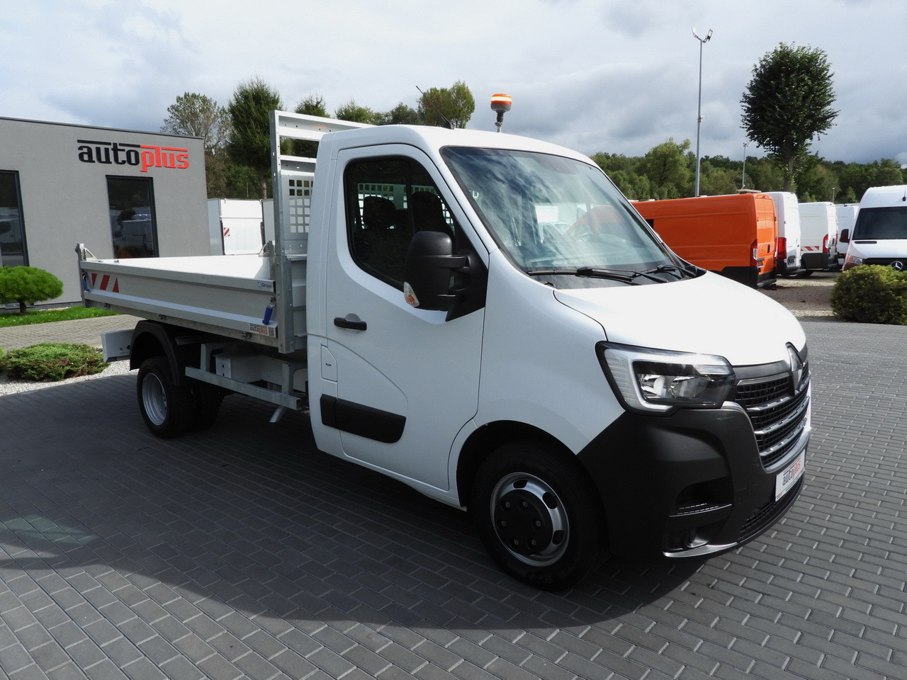 RENAULT MASTER TIPPER CRUISE CONTROL LED LIGHTS TWIN WHEELS AIR CONDITIONING 130HP - Carrinha basculante: foto 5 RENAULT MASTER TIPPER CRUISE CONTROL LED LIGHTS TWIN WHEELS AIR CONDITIONING 130HP - Carrinha basculante: foto 5