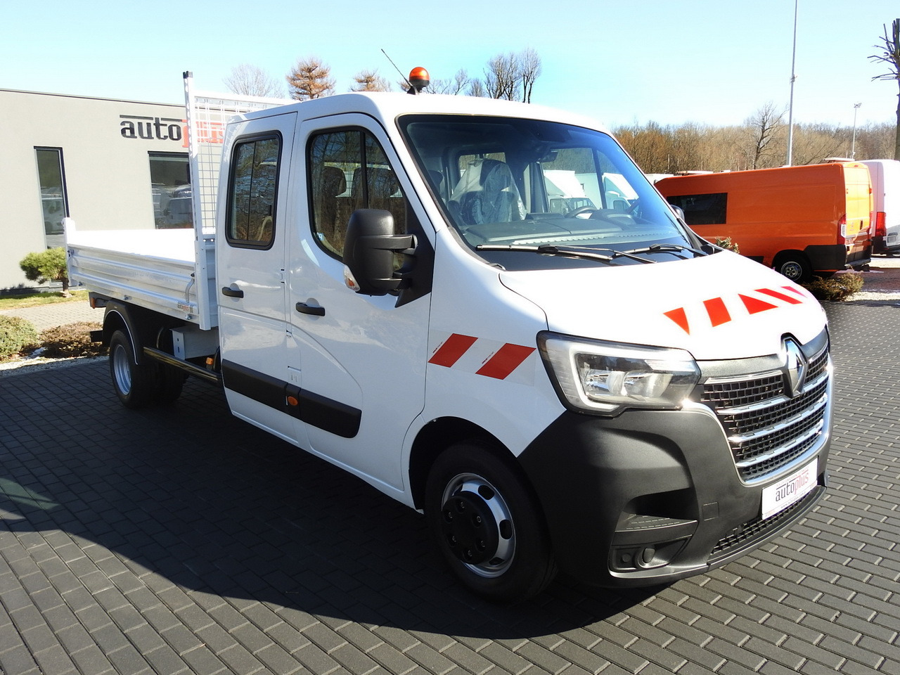 RENAULT MASTER TIPPER DOUBLE CABIN DOKA 6 SEATS CRUISE CONTROL AIR CONDITIONING LED LIGHTS TWIN WHEELS 130HP - Carrinha basculante: foto 4 RENAULT MASTER TIPPER DOUBLE CABIN DOKA 6 SEATS CRUISE CONTROL AIR CONDITIONING LED LIGHTS TWIN WHEELS 130HP - Carrinha basculante: foto 4