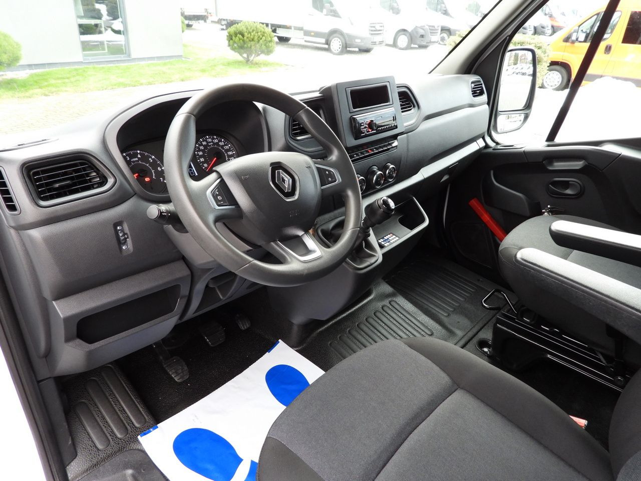 RENAULT MASTER TIPPER DOUBLE CABIN DOKA 6 SEATS CRUISE CONTROL LED LIGHTS TWIN WHEELS AIR CONDITIONING 145HP - Carrinha basculante: foto 2 RENAULT MASTER TIPPER DOUBLE CABIN DOKA 6 SEATS CRUISE CONTROL LED LIGHTS TWIN WHEELS AIR CONDITIONING 145HP - Carrinha basculante: foto 2