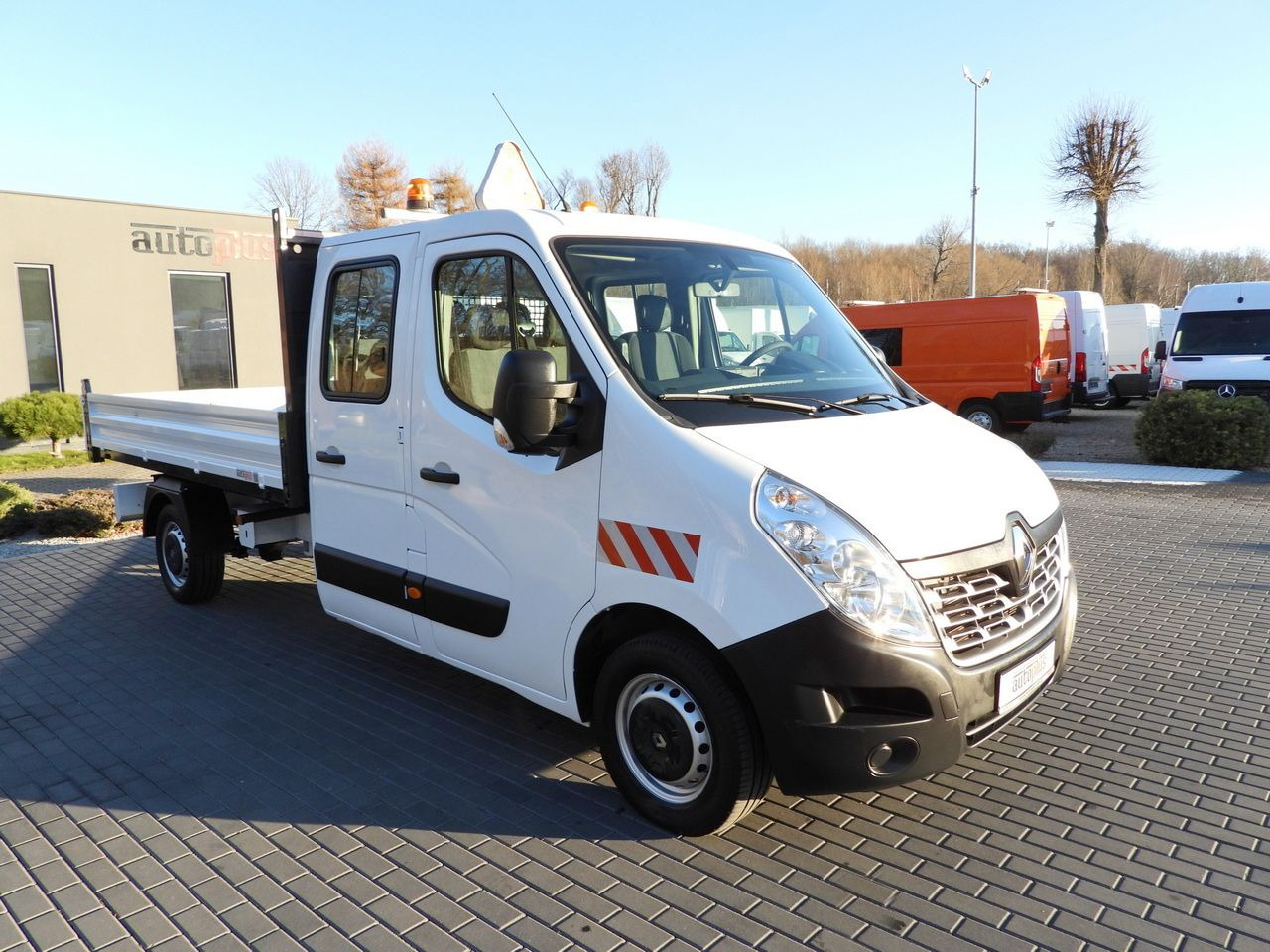 RENAULT MASTER TIPPER DOUBLE CABIN DOKA 7 SEATS CRUISE CONTROL AIR CONDITIONING 145HP - Carrinha basculante: foto 4 RENAULT MASTER TIPPER DOUBLE CABIN DOKA 7 SEATS CRUISE CONTROL AIR CONDITIONING 145HP - Carrinha basculante: foto 4