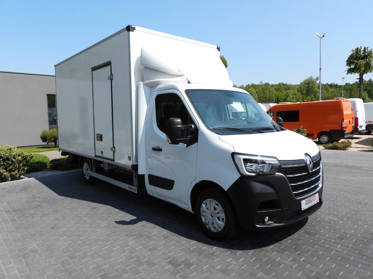 Renault MASTER KOFFER AUFZUG 8 PALETTEN TEMPOMAT LED - Carrinha de contentor: foto 4 Renault MASTER KOFFER AUFZUG 8 PALETTEN TEMPOMAT LED - Carrinha de contentor: foto 4
