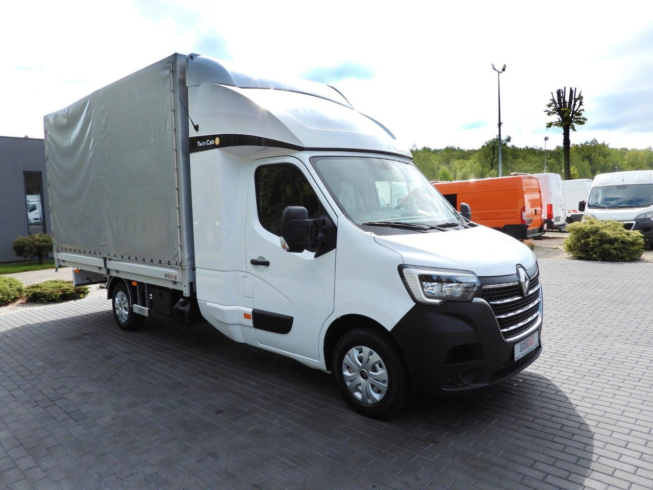 Renault MASTER PRITSCHE PLANE 8 PALETTEN TEMPOMAT A/C - Carrinha de lona, Carrinha cabine dupla: foto 4 Renault MASTER PRITSCHE PLANE 8 PALETTEN TEMPOMAT A/C - Carrinha de lona, Carrinha cabine dupla: foto 4