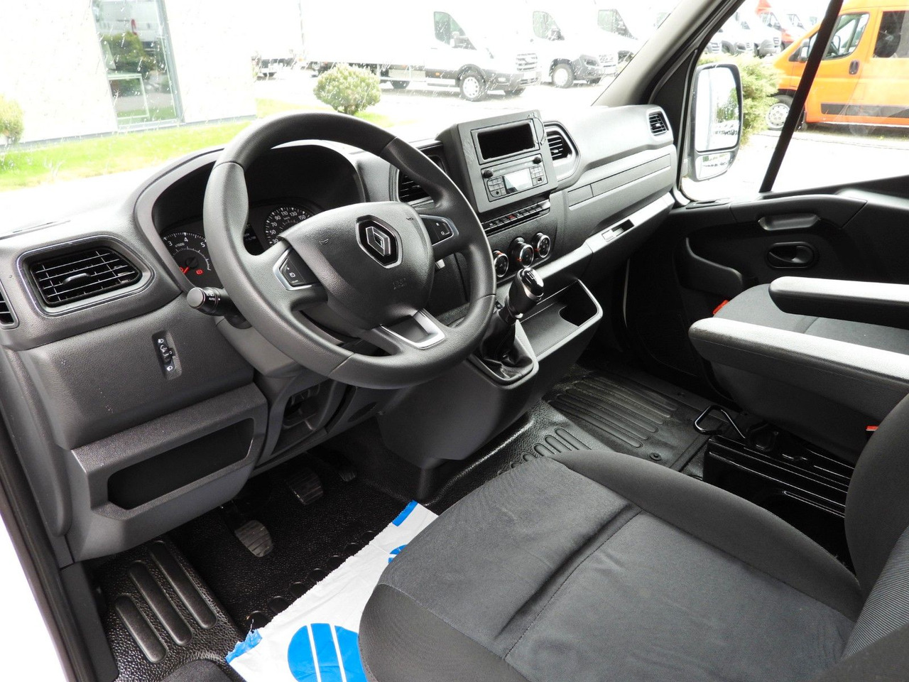 Renault MASTER PRITSCHE PLANE 8 PALETTEN WEBASTO A/C - Carrinha de lona, Carrinha cabine dupla: foto 2 Renault MASTER PRITSCHE PLANE 8 PALETTEN WEBASTO A/C - Carrinha de lona, Carrinha cabine dupla: foto 2