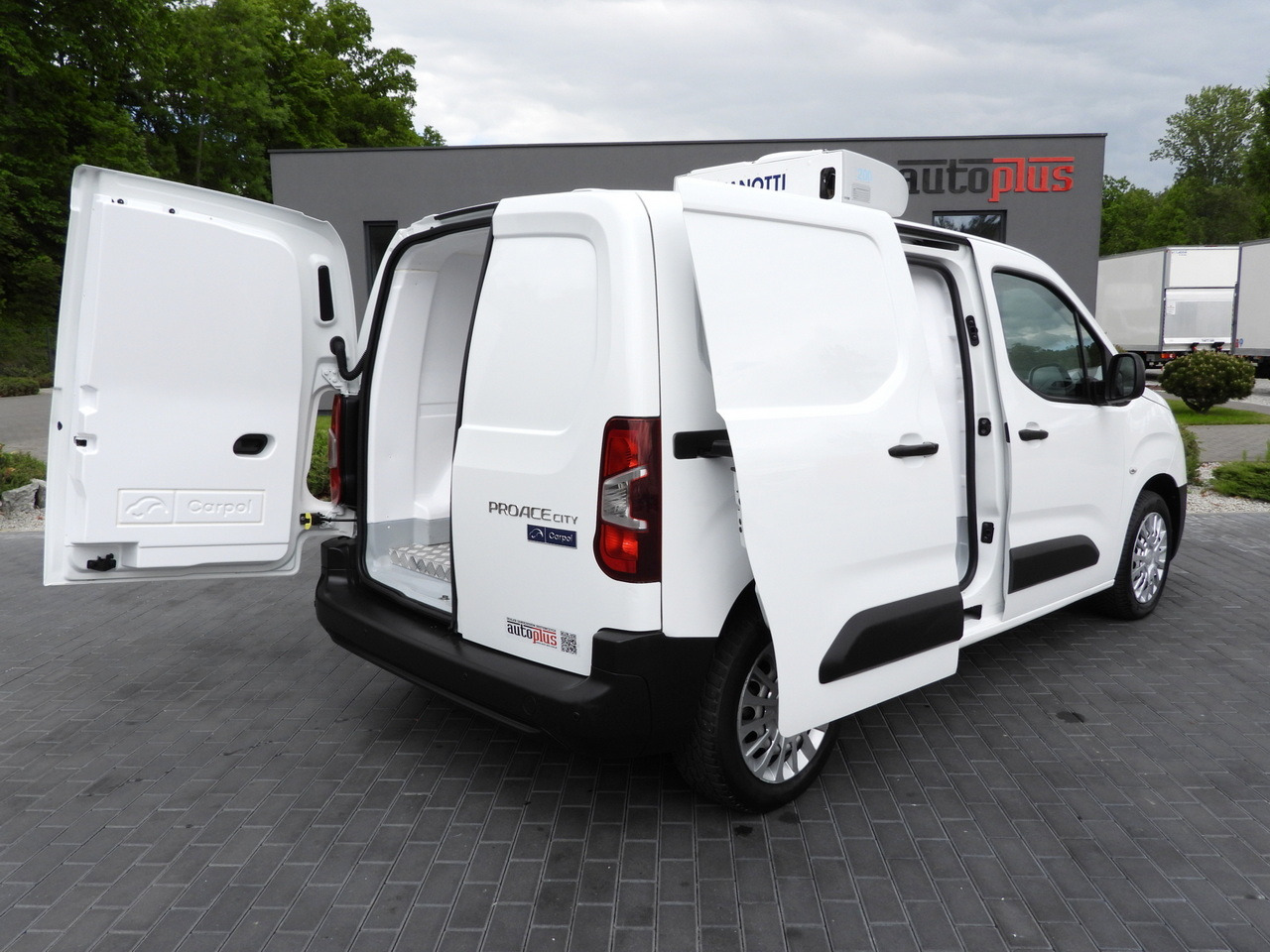 TOYOTA PROACE CITY REFRIGERATOR VAN -15*C POWER SUPPLY 230V CRUISE CONTROL AIR CONDITIONING 100HP - Carrinha frigorífica: foto 3 TOYOTA PROACE CITY REFRIGERATOR VAN -15*C POWER SUPPLY 230V CRUISE CONTROL AIR CONDITIONING 100HP - Carrinha frigorífica: foto 3