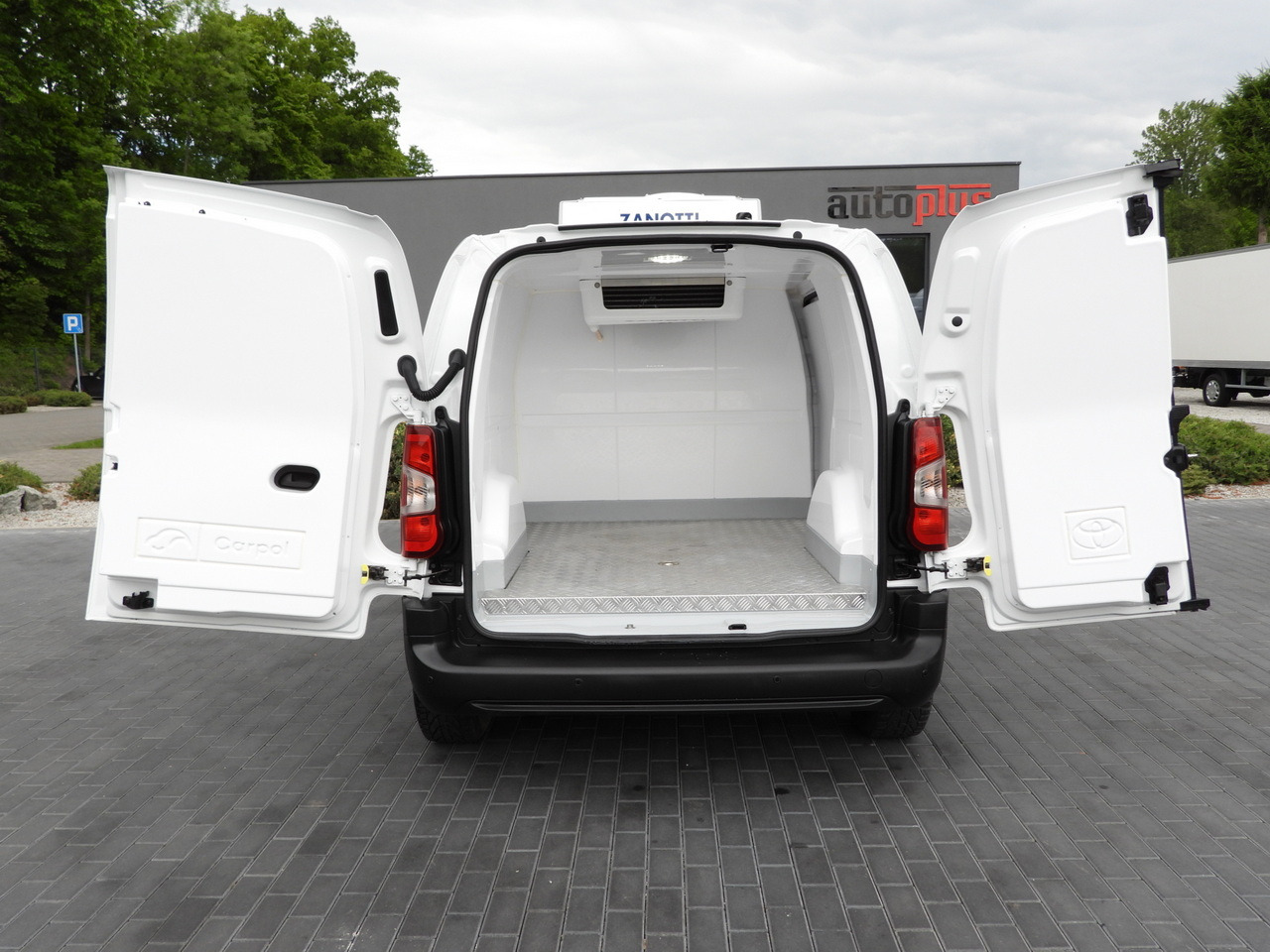 Carrinha frigorífica TOYOTA PROACE CITY  REFRIGERATOR VAN -15*C POWER SUPPLY 230V CRUISE CONTROL AIR CONDITIONING  100HP: foto 13