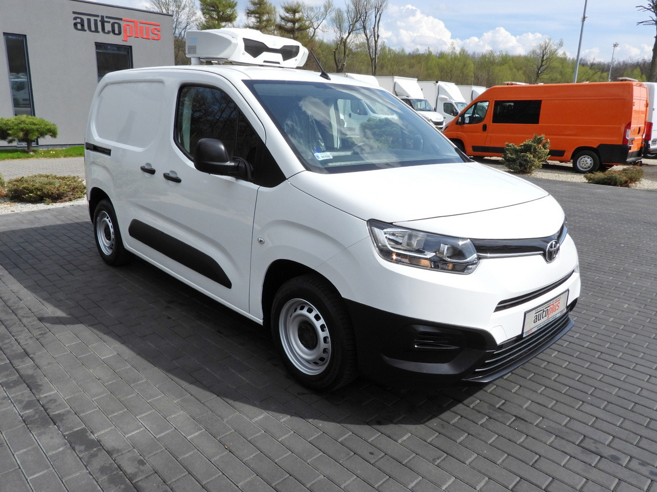 TOYOTA PROACE CITY REFRIGERATOR VAN -15*C POWER SUPPLY 230V CRUISE CONTROL AIR CONDITIONING 100HP - Carrinha frigorífica: foto 4 TOYOTA PROACE CITY REFRIGERATOR VAN -15*C POWER SUPPLY 230V CRUISE CONTROL AIR CONDITIONING 100HP - Carrinha frigorífica: foto 4