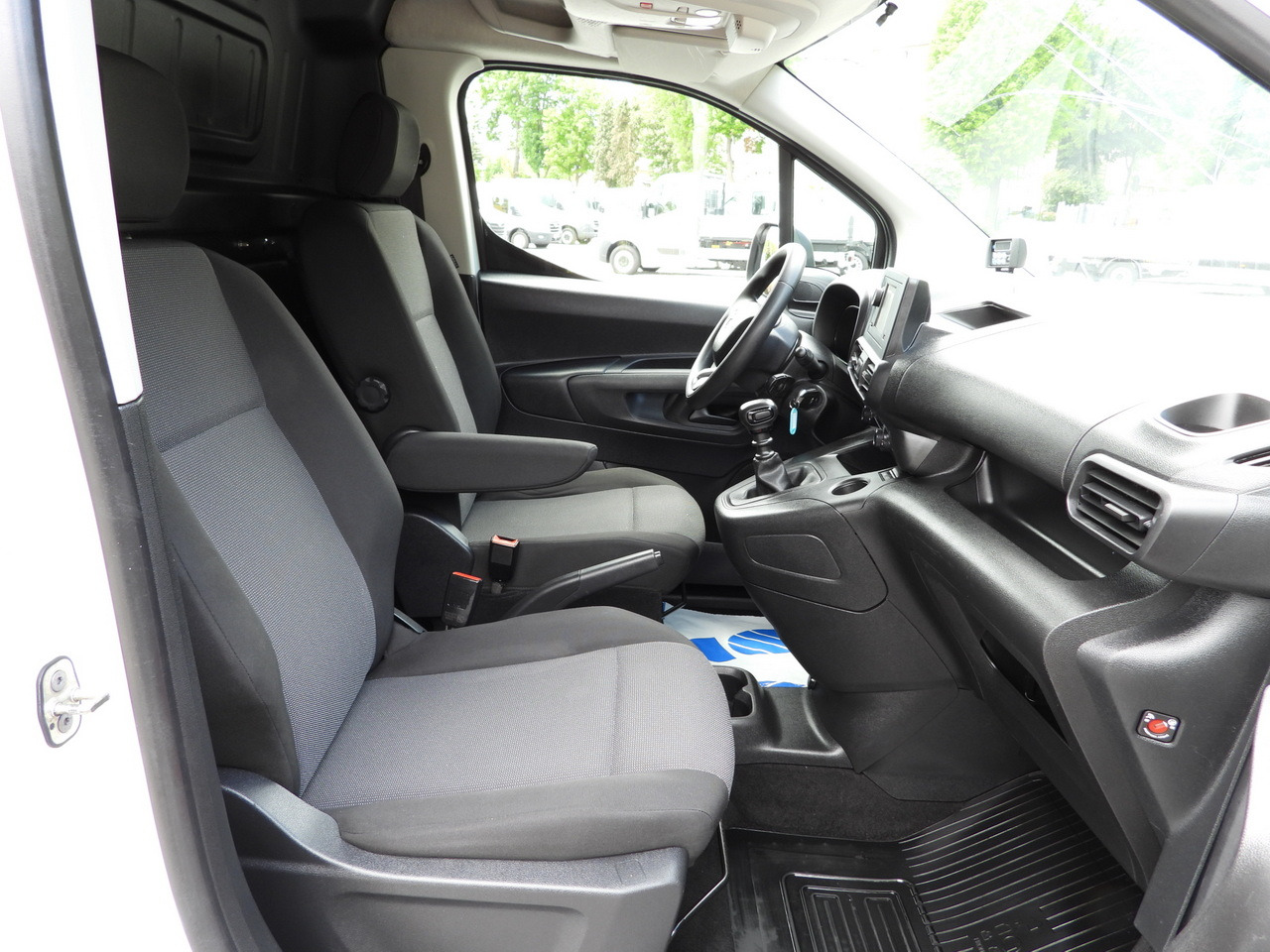 Carrinha frigorífica TOYOTA PROACE CITY  REFRIGERATOR VAN -15*C POWER SUPPLY 230V CRUISE CONTROL AIR CONDITIONING  100HP: foto 38