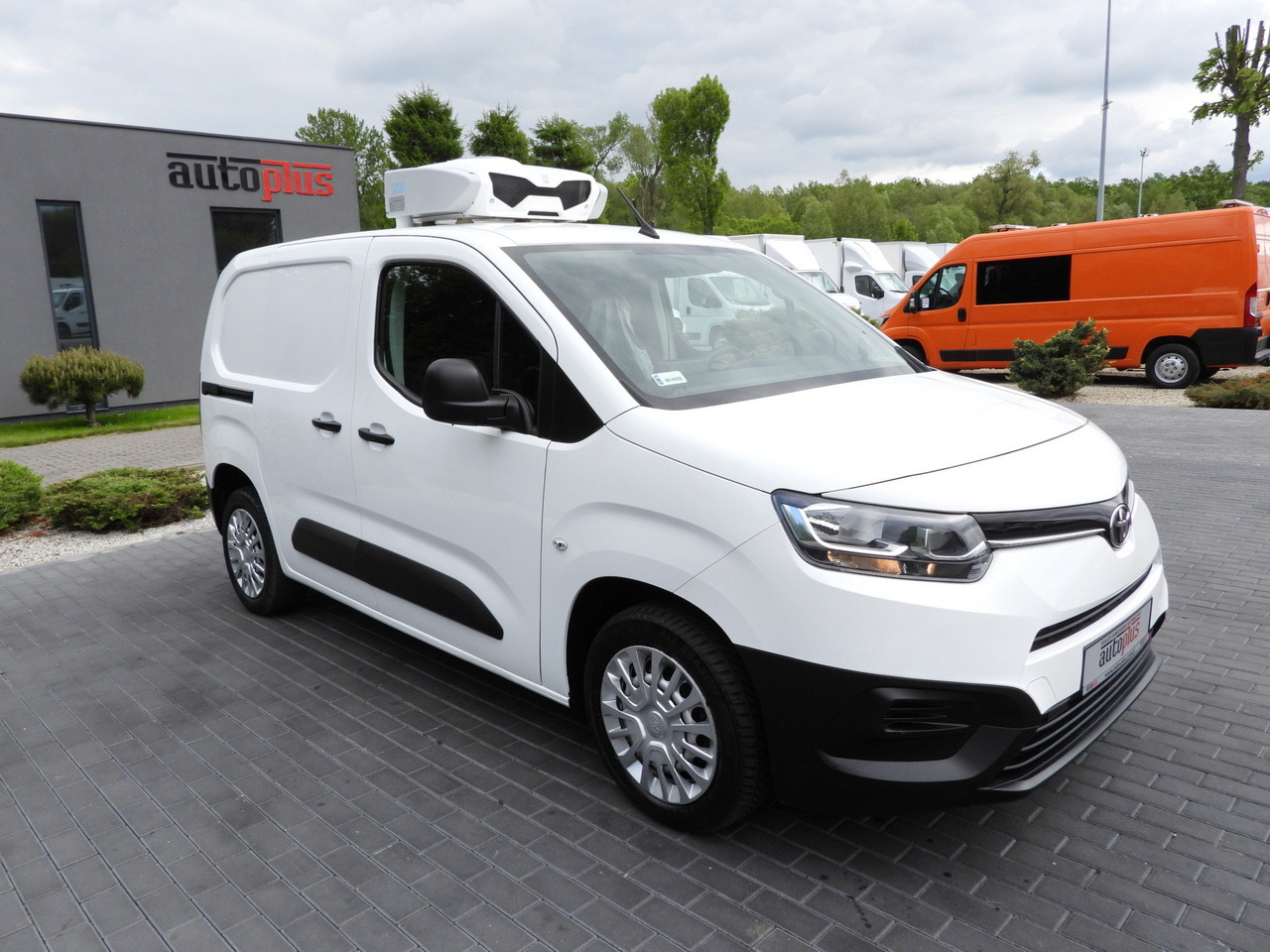 TOYOTA PROACE CITY REFRIGERATOR VAN -15*C POWER SUPPLY 230V CRUISE CONTROL AIR CONDITIONING 100HP - Carrinha frigorífica: foto 4 TOYOTA PROACE CITY REFRIGERATOR VAN -15*C POWER SUPPLY 230V CRUISE CONTROL AIR CONDITIONING 100HP - Carrinha frigorífica: foto 4