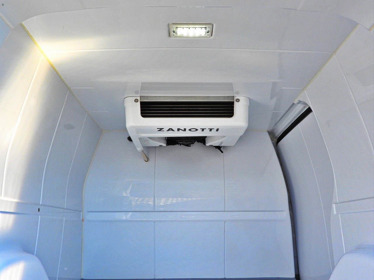 Carrinha frigorífica TOYOTA PROACE CITY  REFRIGERATOR VAN -15*C POWER SUPPLY 230V CRUISE CONTROL AIR CONDITIONING  100HP: foto 15