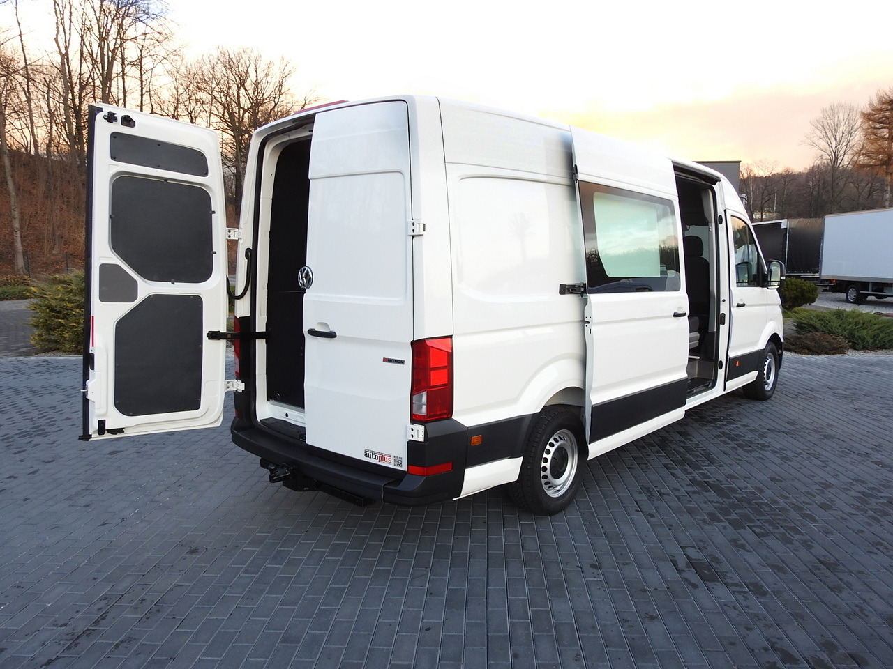 VOLKSWAGEN CRAFTER 4X4 4MOTION BOX DELIVERY VAN 7 SEATS AIR CONDITIONING 140HP - Furgão: foto 3 VOLKSWAGEN CRAFTER 4X4 4MOTION BOX DELIVERY VAN 7 SEATS AIR CONDITIONING 140HP - Furgão: foto 3
