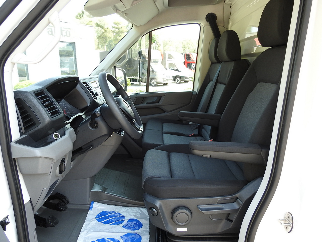 Carrinha de lona VOLKSWAGEN CRAFTER TARPAULIN 10 PALLETS WEBASTO CRUISE CONTROL AIR CONDITIONING LED LIGHTS 180HP: foto 26 Carrinha de lona VOLKSWAGEN CRAFTER TARPAULIN 10 PALLETS WEBASTO CRUISE CONTROL AIR CONDITIONING LED LIGHTS 180HP: foto 26