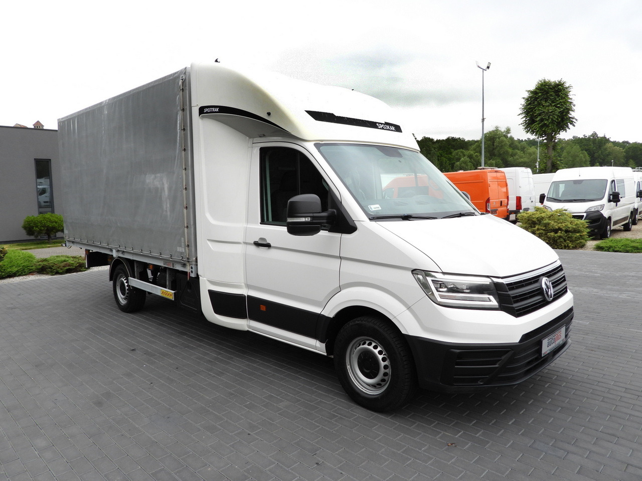 VOLKSWAGEN CRAFTER TARPAULIN 8 PALLETS WEBASTO CRUISE CONTROL LED LIGHTS AIR CONDITIONING 180HP - Carrinha de lona: foto 4 VOLKSWAGEN CRAFTER TARPAULIN 8 PALLETS WEBASTO CRUISE CONTROL LED LIGHTS AIR CONDITIONING 180HP - Carrinha de lona: foto 4