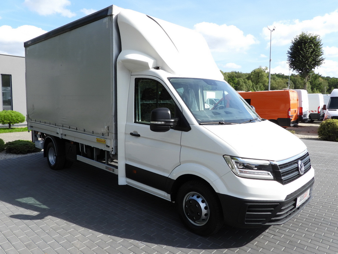 VOLKSWAGEN CRAFTER TARPAULIN LIFT 8 PALLETS CRUISE CONTROL LED LIGHTS TWIN WHEELS AIR CONDITIONING  180HP - Carrinha de lona: foto 4 VOLKSWAGEN CRAFTER TARPAULIN LIFT 8 PALLETS CRUISE CONTROL LED LIGHTS TWIN WHEELS AIR CONDITIONING  180HP - Carrinha de lona: foto 4