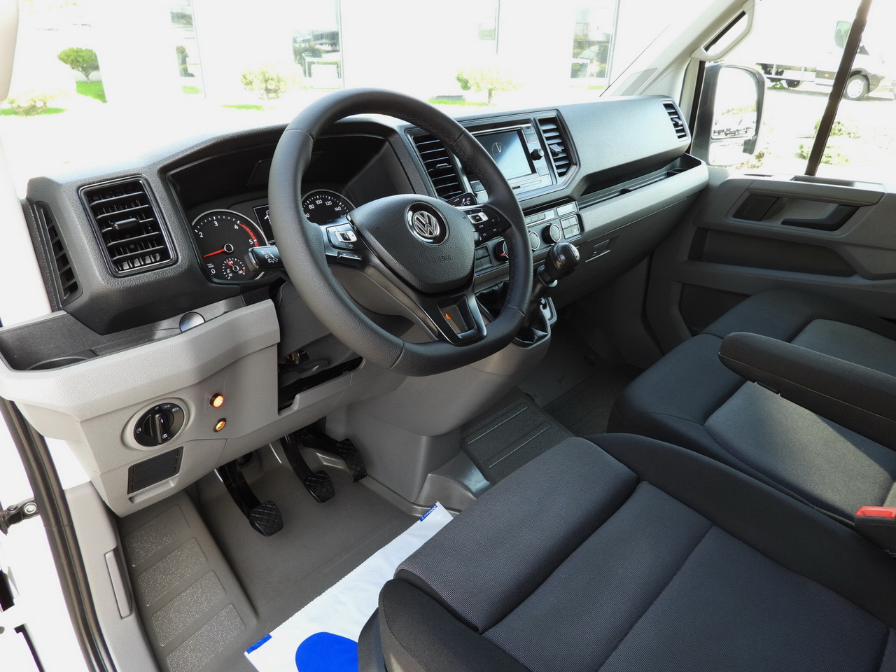 VOLKSWAGEN CRAFTER TARPAULIN LIFT 8 PALLETS CRUISE CONTROL LED LIGHTS TWIN WHEELS AIR CONDITIONING 180HP - Carrinha de lona: foto 2 VOLKSWAGEN CRAFTER TARPAULIN LIFT 8 PALLETS CRUISE CONTROL LED LIGHTS TWIN WHEELS AIR CONDITIONING 180HP - Carrinha de lona: foto 2