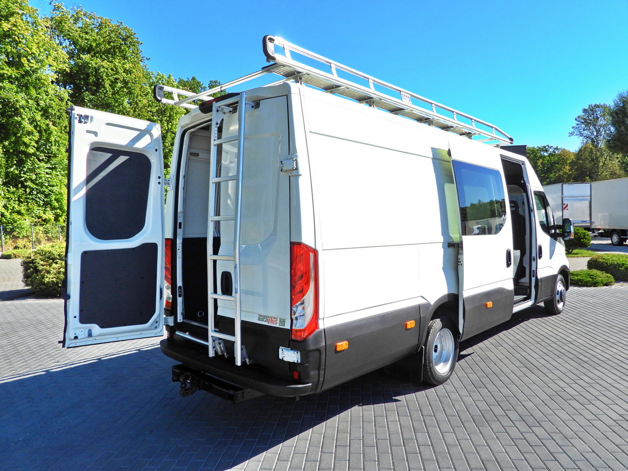 IVECO DAILY 35C17 BOX DELIVERY VAN 6 SEATS CRUISE CONTROL TWIN WHEELS AIR CONDITIONING 170HP - Veículo comercial: foto 3 IVECO DAILY 35C17 BOX DELIVERY VAN 6 SEATS CRUISE CONTROL TWIN WHEELS AIR CONDITIONING 170HP - Veículo comercial: foto 3