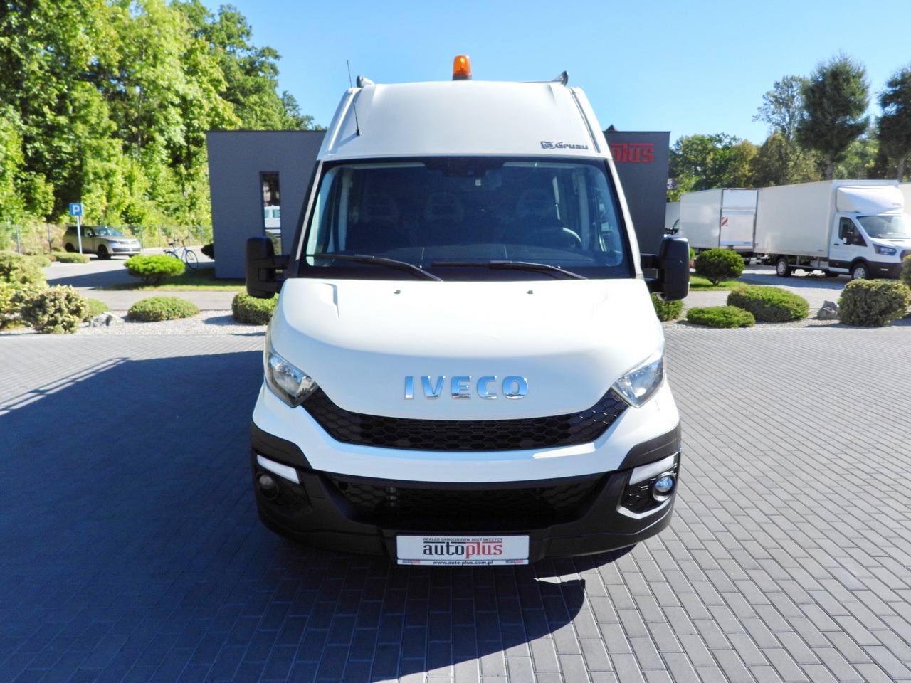 IVECO DAILY 35C17 BOX DELIVERY VAN 6 SEATS CRUISE CONTROL TWIN WHEELS AIR CONDITIONING 170HP - Veículo comercial: foto 5 IVECO DAILY 35C17 BOX DELIVERY VAN 6 SEATS CRUISE CONTROL TWIN WHEELS AIR CONDITIONING 170HP - Veículo comercial: foto 5