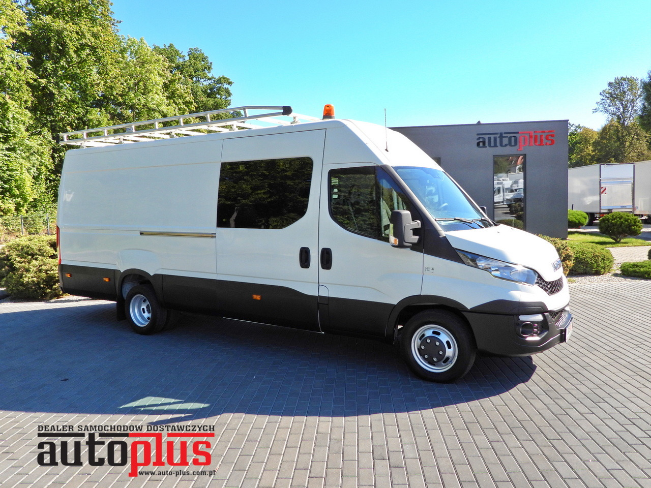 IVECO DAILY 35C17 BOX DELIVERY VAN 6 SEATS CRUISE CONTROL TWIN WHEELS AIR CONDITIONING 170HP - Veículo comercial: foto 1 IVECO DAILY 35C17 BOX DELIVERY VAN 6 SEATS CRUISE CONTROL TWIN WHEELS AIR CONDITIONING 170HP - Veículo comercial: foto 1