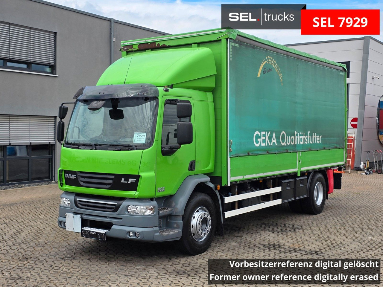 DAF FA LF 55.300 / Ladebordwand + Kofferseite - Camião de lona: foto 1 DAF FA LF 55.300 / Ladebordwand + Kofferseite - Camião de lona: foto 1