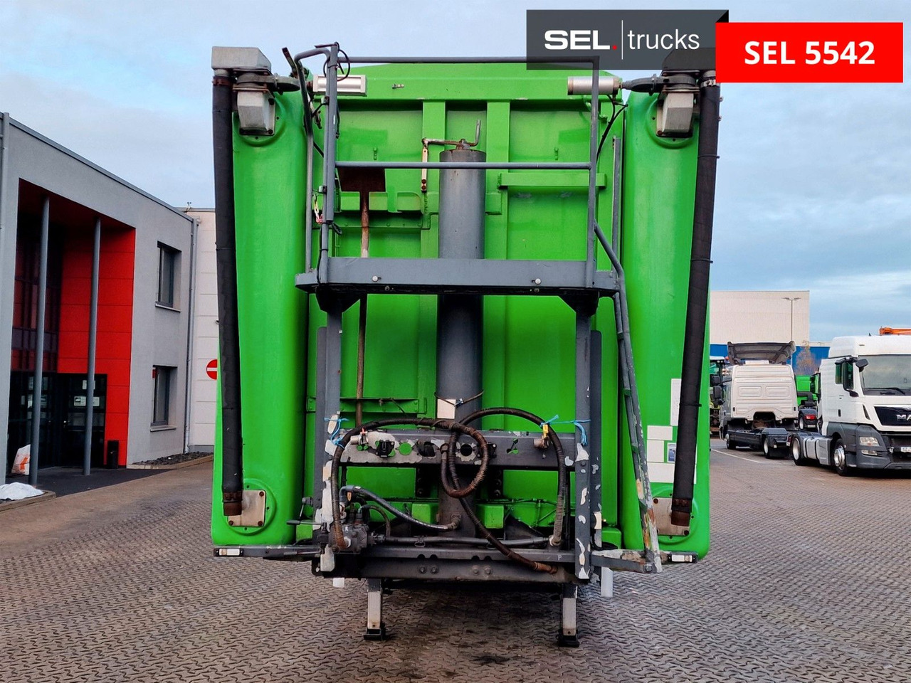 Kempf Duales Transportsyst.: Schüttgüter+Flüssikeiten Kempf Duales Transportsyst.: Schüttgüter+Flüssikeiten - Semi-reboque basculante: foto 2 Kempf Duales Transportsyst.: Schüttgüter+Flüssikeiten Kempf Duales Transportsyst.: Schüttgüter+Flüssikeiten - Semi-reboque basculante: foto 2