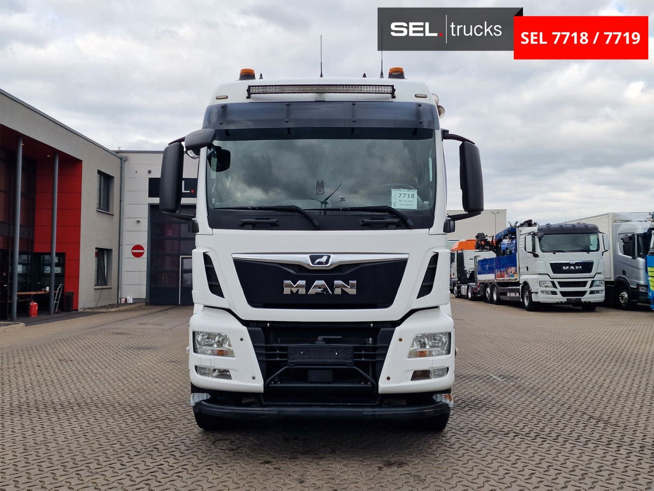 MAN TGS 35.500.8X2-6 BL / Silosteller / Lenkachse - Camião basculante: foto 2 MAN TGS 35.500.8X2-6 BL / Silosteller / Lenkachse - Camião basculante: foto 2