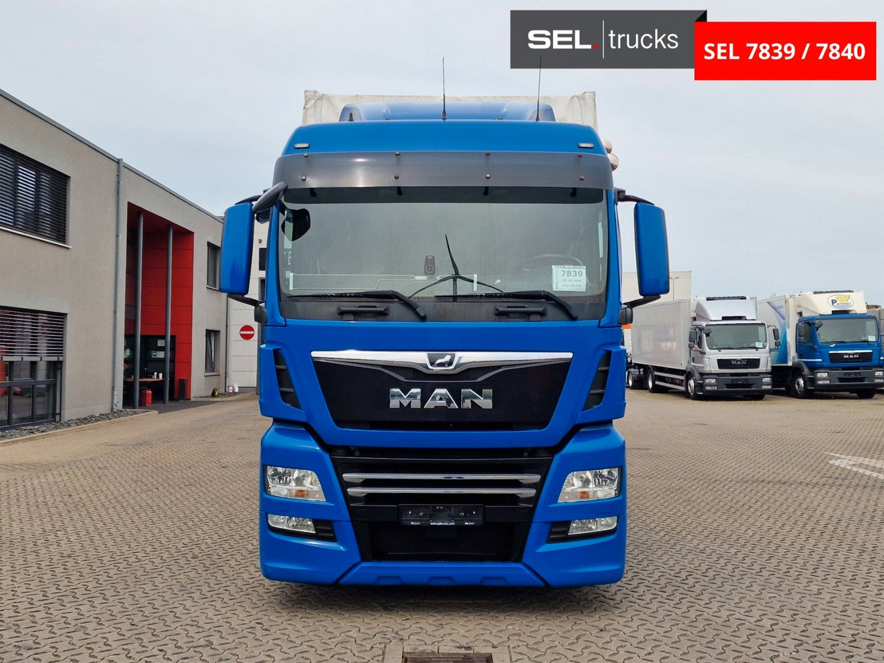 MAN TGX 18.500 4x2 LL-U /Intarder/Druchlade/Hubdach - Camião de lona: foto 2 MAN TGX 18.500 4x2 LL-U /Intarder/Druchlade/Hubdach - Camião de lona: foto 2