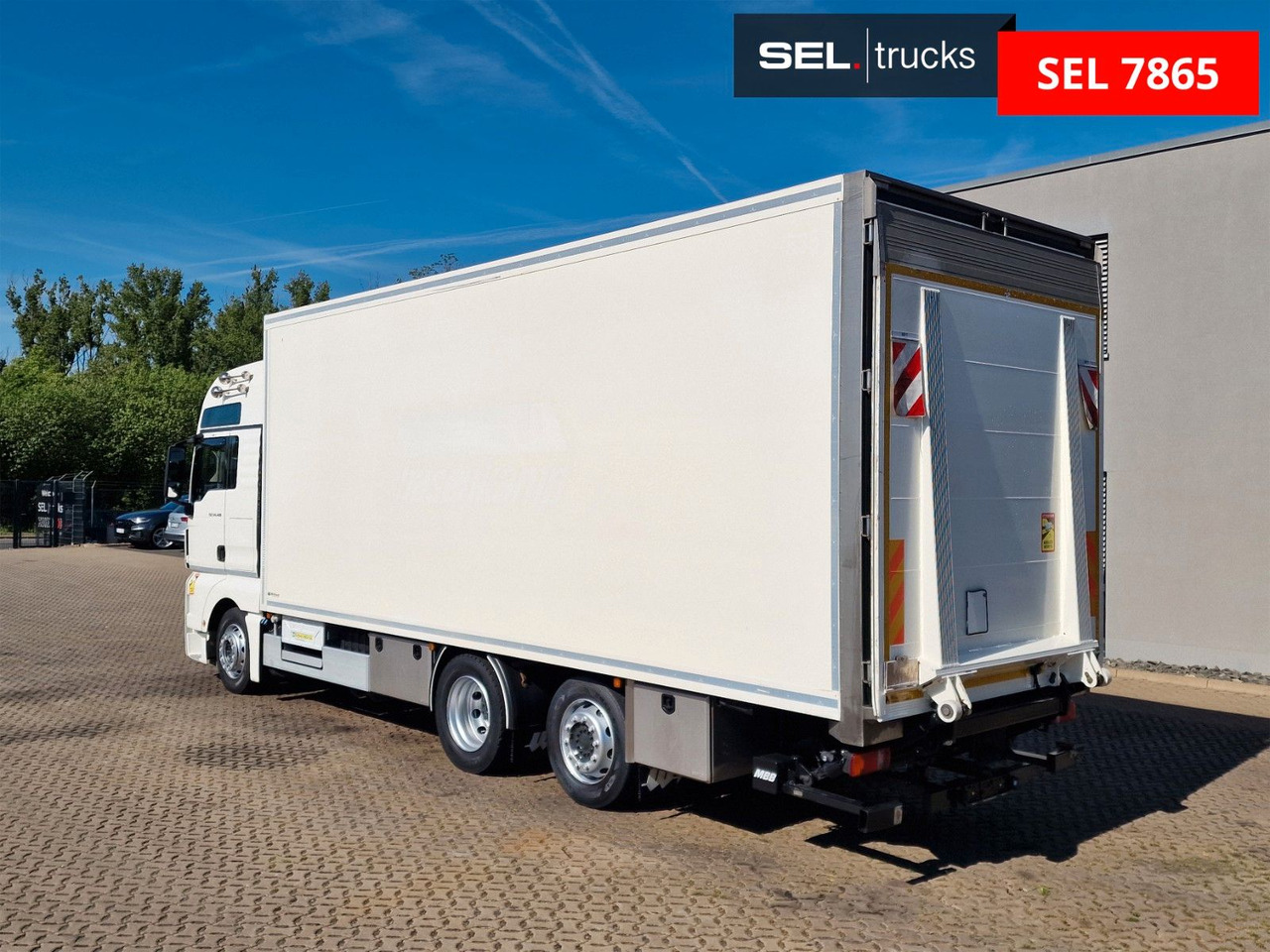MAN TGX 24.400 6X2-2 LL-U / Intarder / Ldbw / Konvek - Camião furgão: foto 1 MAN TGX 24.400 6X2-2 LL-U / Intarder / Ldbw / Konvek - Camião furgão: foto 1