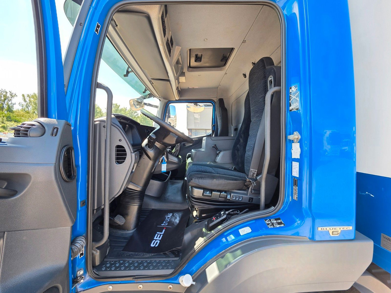 Camião furgão Mercedes-Benz Atego 1218 / Ladebordwand: foto 33 Camião furgão Mercedes-Benz Atego 1218 / Ladebordwand: foto 33