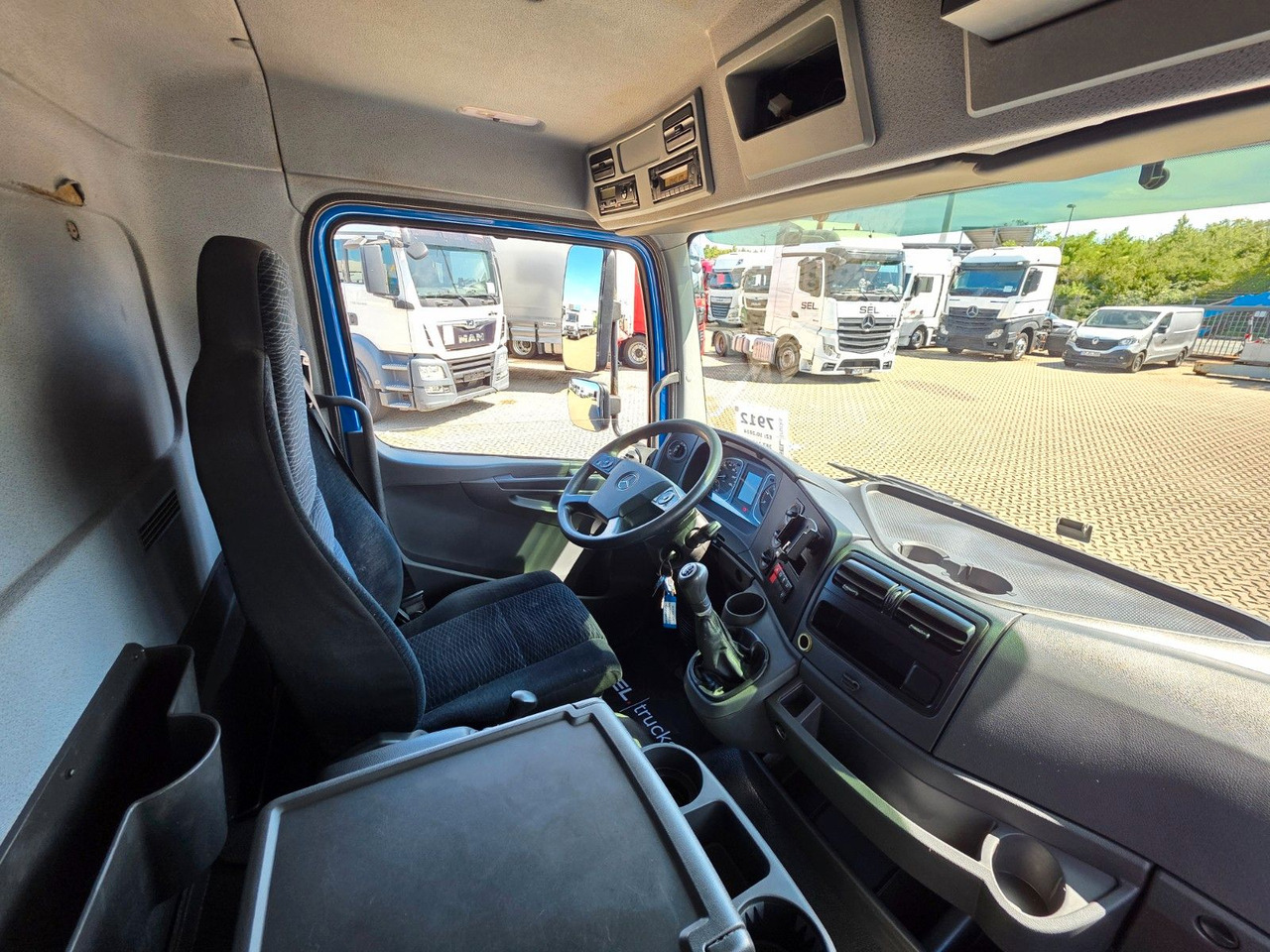 Camião furgão Mercedes-Benz Atego 1218 / Ladebordwand: foto 39 Camião furgão Mercedes-Benz Atego 1218 / Ladebordwand: foto 39