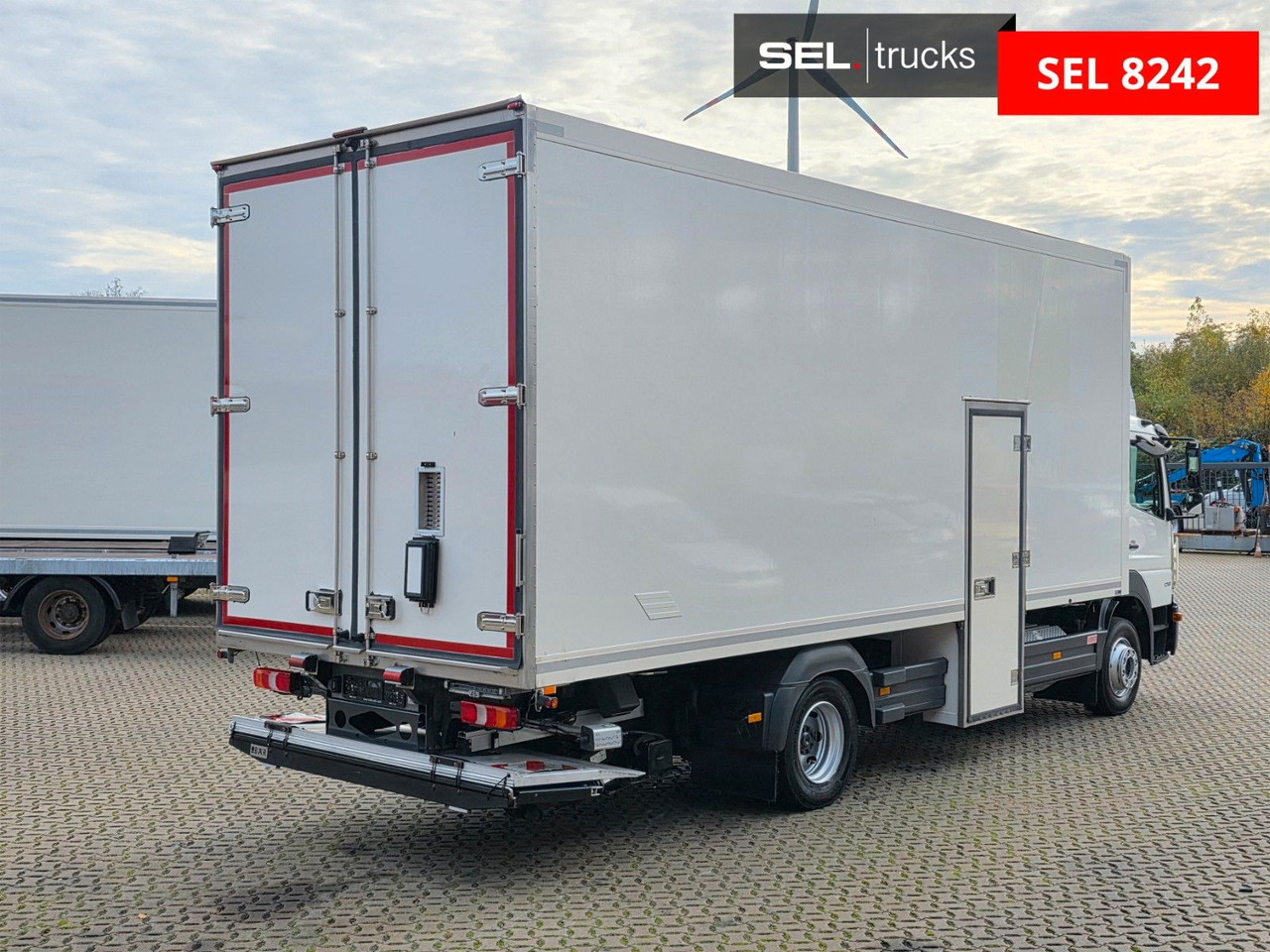 Mercedes-Benz Atego 1218 / Ldbw / Seitentür: rechts - Camião frigorífico: foto 5 Mercedes-Benz Atego 1218 / Ldbw / Seitentür: rechts - Camião frigorífico: foto 5