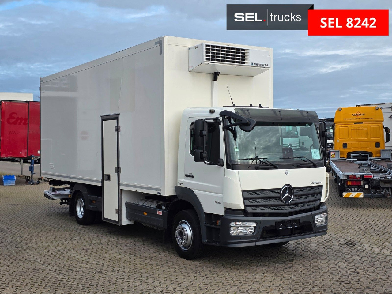 Mercedes-Benz Atego 1218 / Ldbw / Seitentür: rechts - Camião frigorífico: foto 3 Mercedes-Benz Atego 1218 / Ldbw / Seitentür: rechts - Camião frigorífico: foto 3