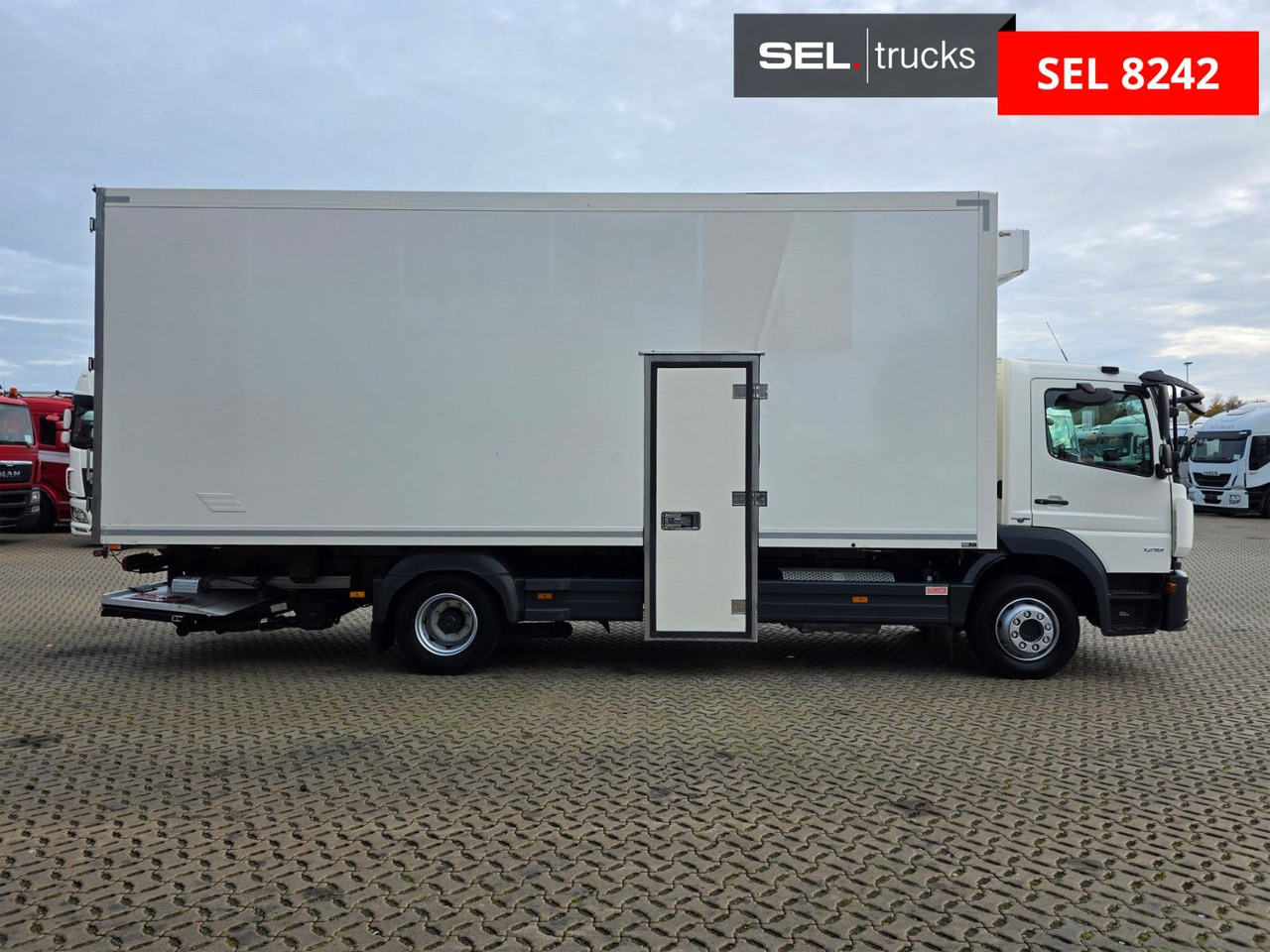 Mercedes-Benz Atego 1218 / Ldbw / Seitentür: rechts - Camião frigorífico: foto 4 Mercedes-Benz Atego 1218 / Ldbw / Seitentür: rechts - Camião frigorífico: foto 4