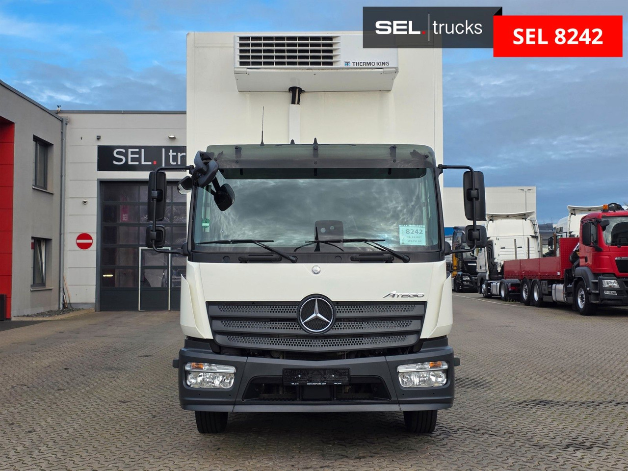 Mercedes-Benz Atego 1218 / Ldbw / Seitentür: rechts - Camião frigorífico: foto 2 Mercedes-Benz Atego 1218 / Ldbw / Seitentür: rechts - Camião frigorífico: foto 2