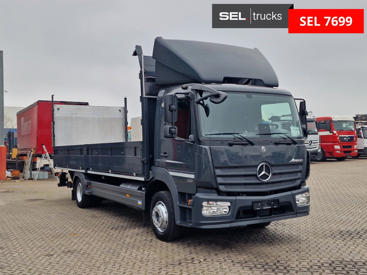 Mercedes-Benz Atego 1221 / Ladebordwand - Camião de lona: foto 3 Mercedes-Benz Atego 1221 / Ladebordwand - Camião de lona: foto 3